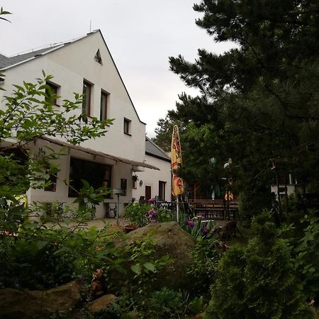 Hotel Kamenny Vrch Хомутов Экстерьер фото